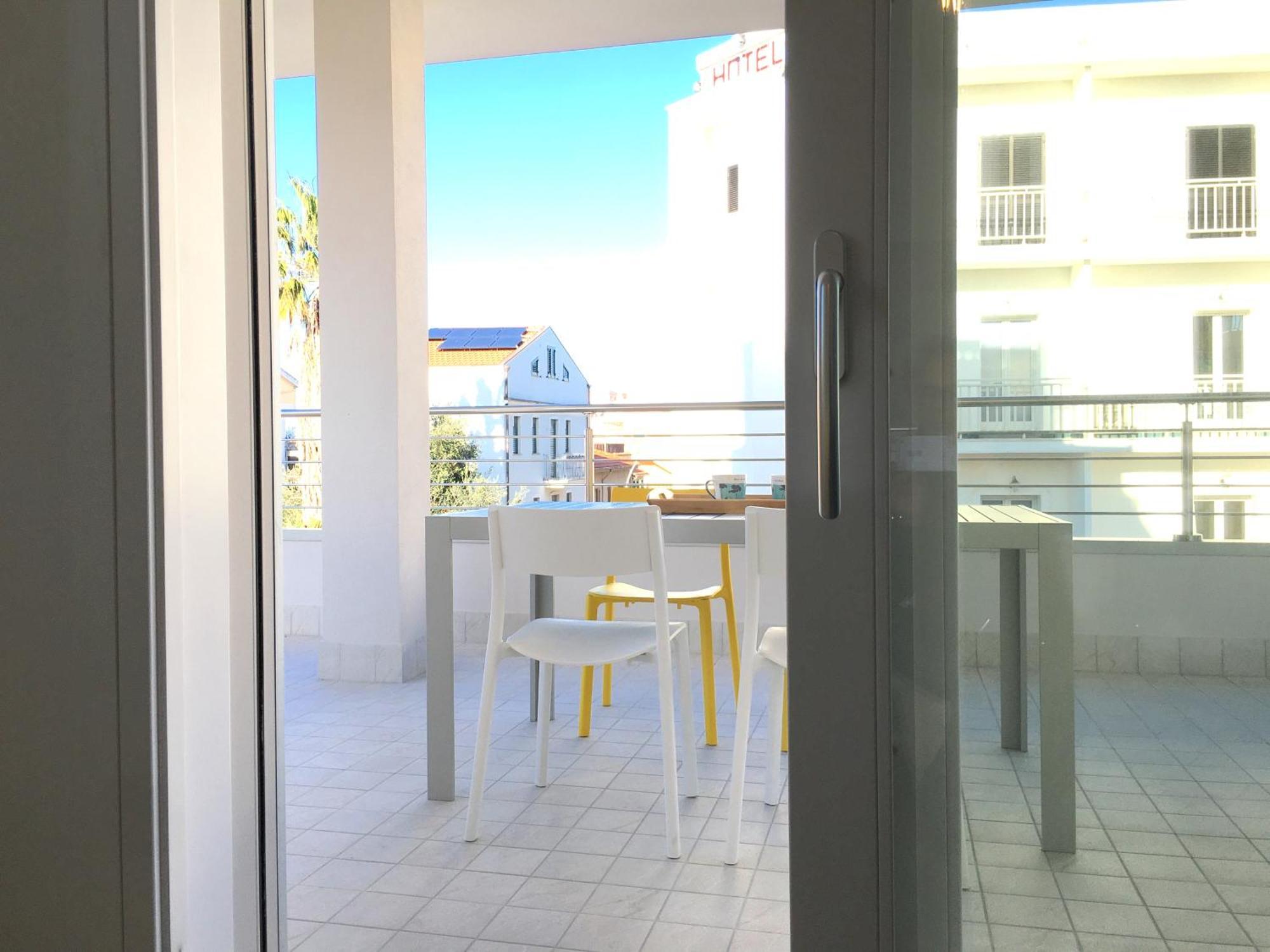 Appartamento con 2 Camere da Letto e Vista Mare