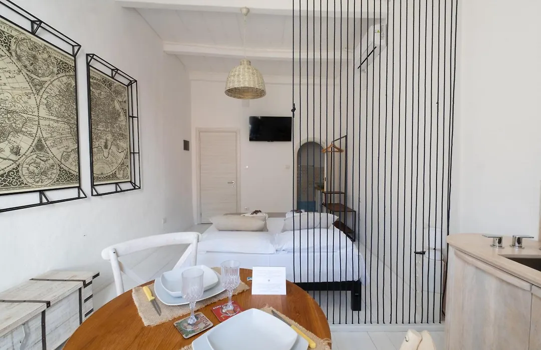 Home De Mar-1