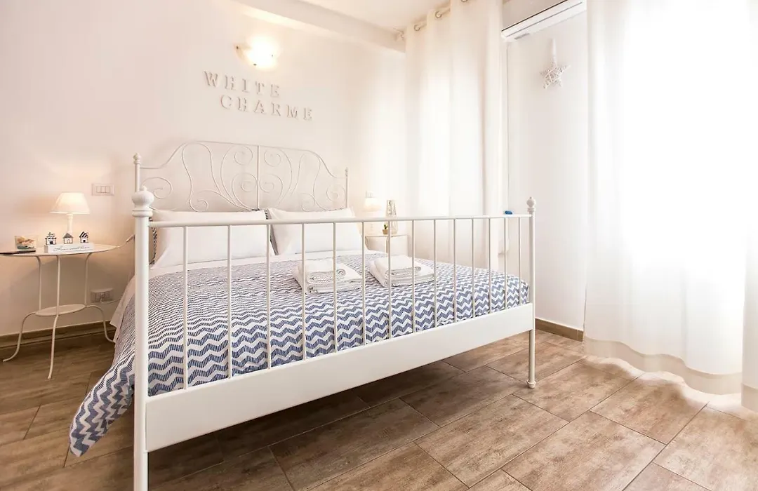 White Charme Rooms -Self Check In--1