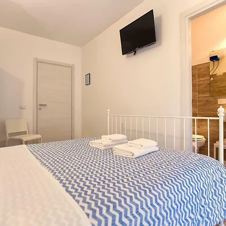 White Charme Rooms -Self Check In--2